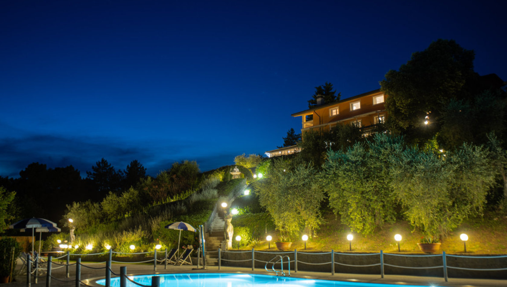 Villa-Alfresco---tuscany_swimmingpool_night_4-(FILEminimizer)