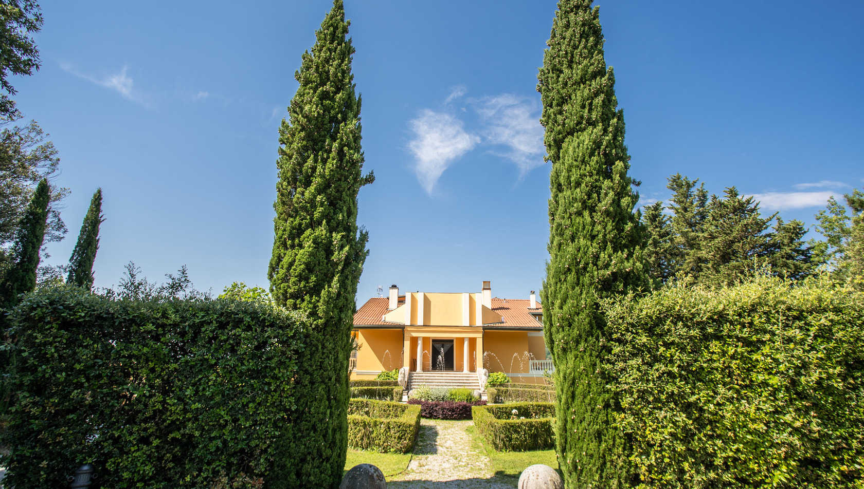 Villa-Alfresco--tuscany-main-view