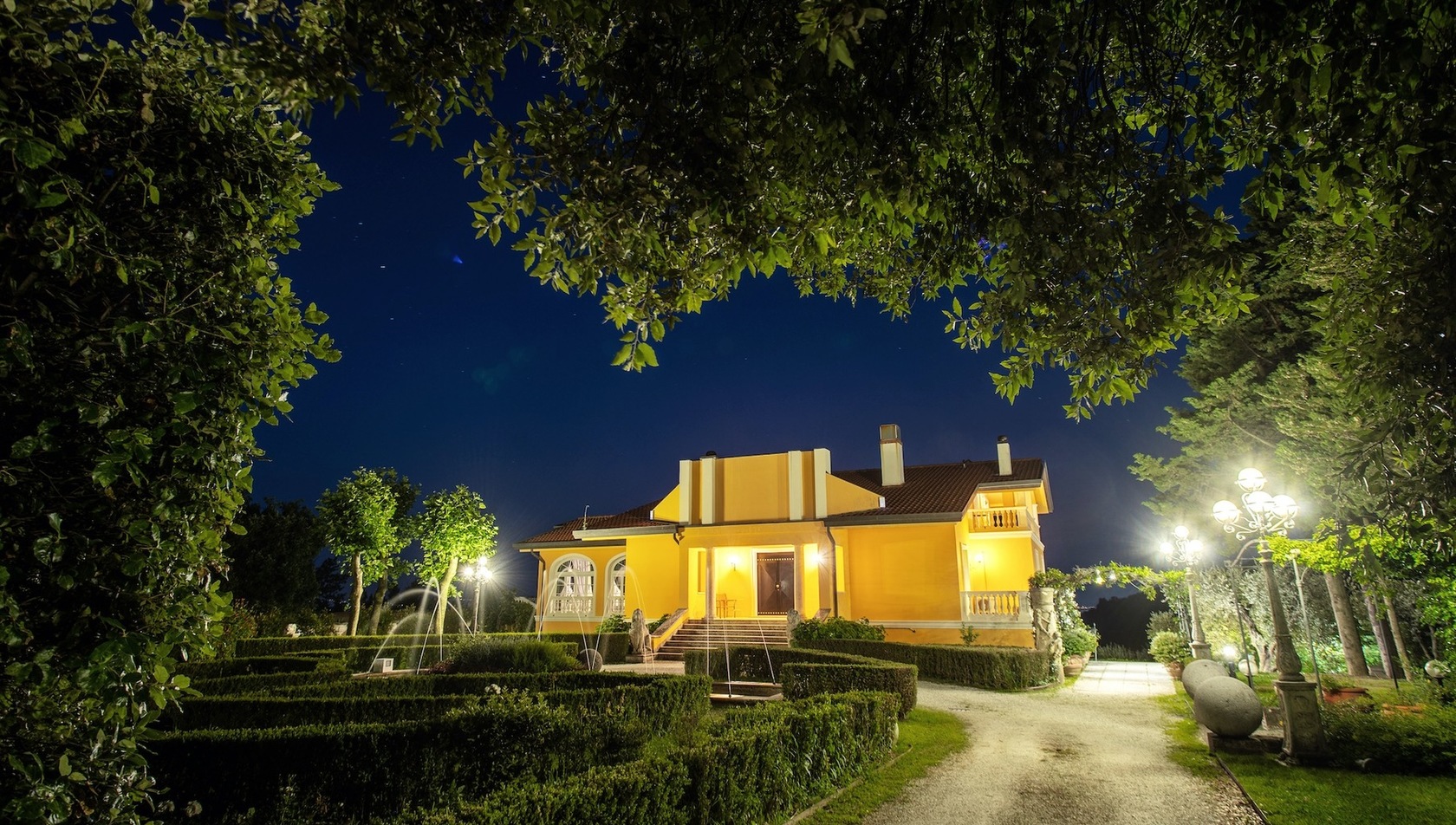 Villa-Alfresco--tuscany_villa_night