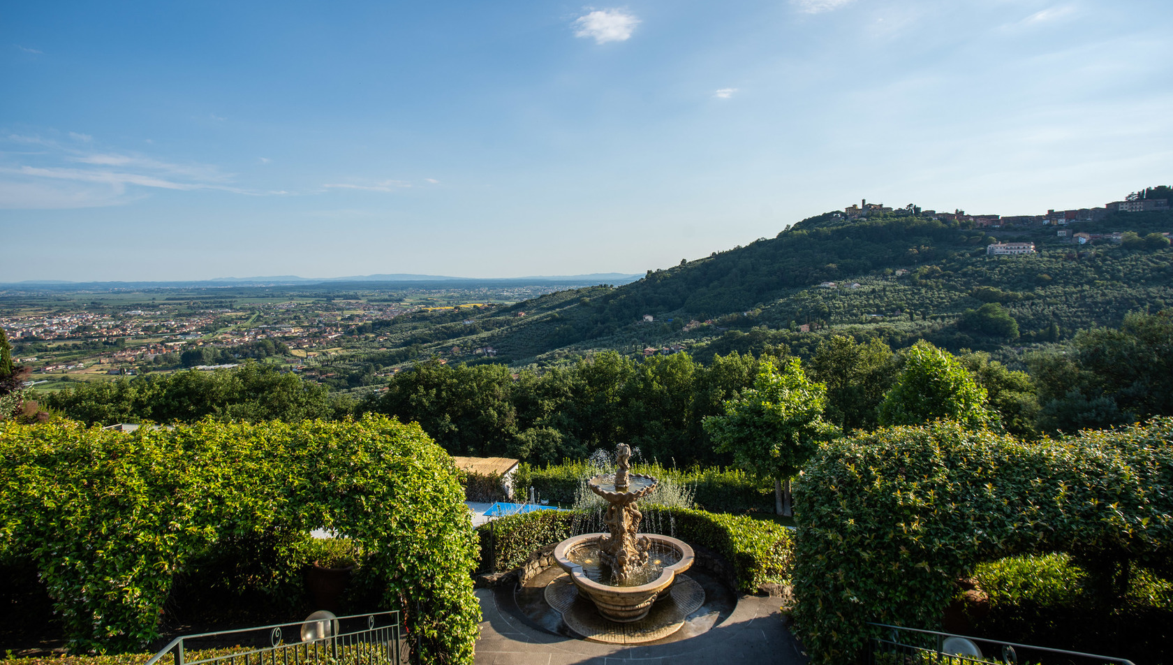 Villa-Alfresco--tuscany_fountain