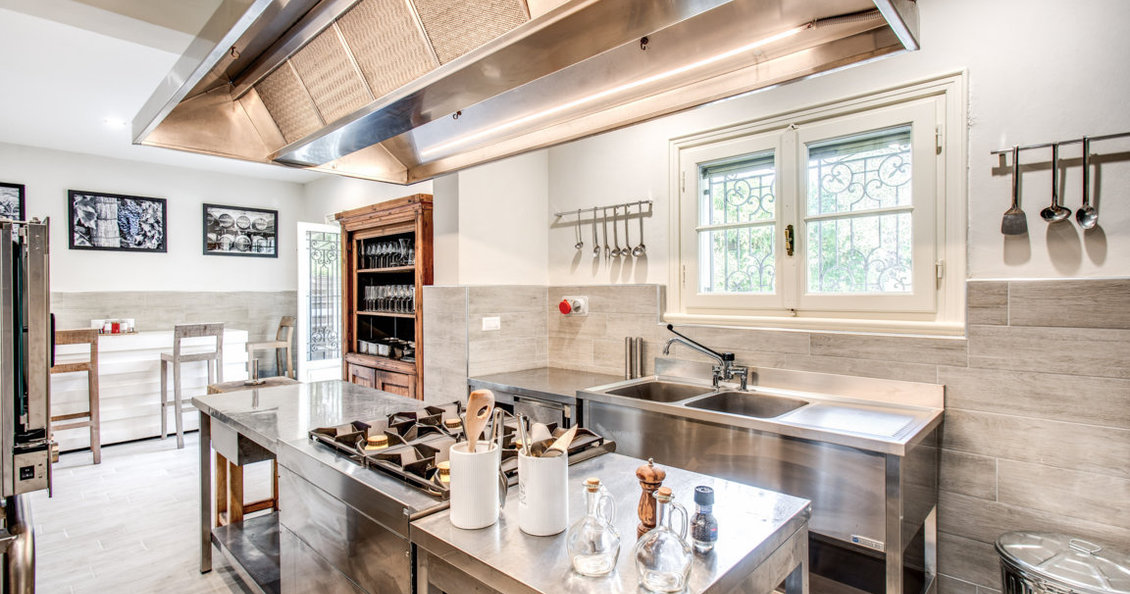 fully equipped new kitchen - Villa Alfresco 
