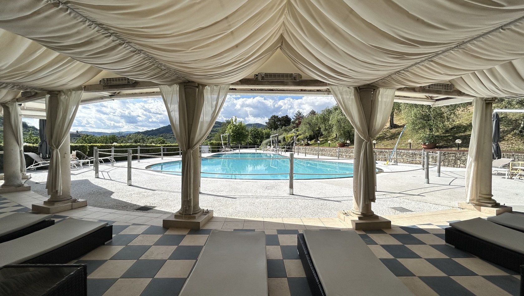villa-alfresco-covered-pool-area